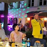 מלון Weisse Taube 3*