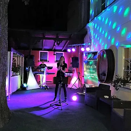 Weisse Taube 3*