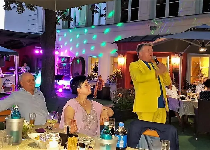 فندق Weisse Taube 3*