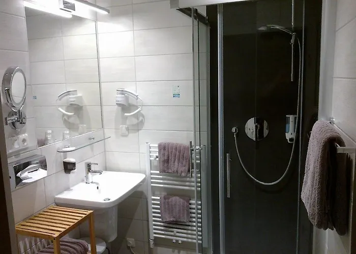 Weisse Taube 3* دوبلن